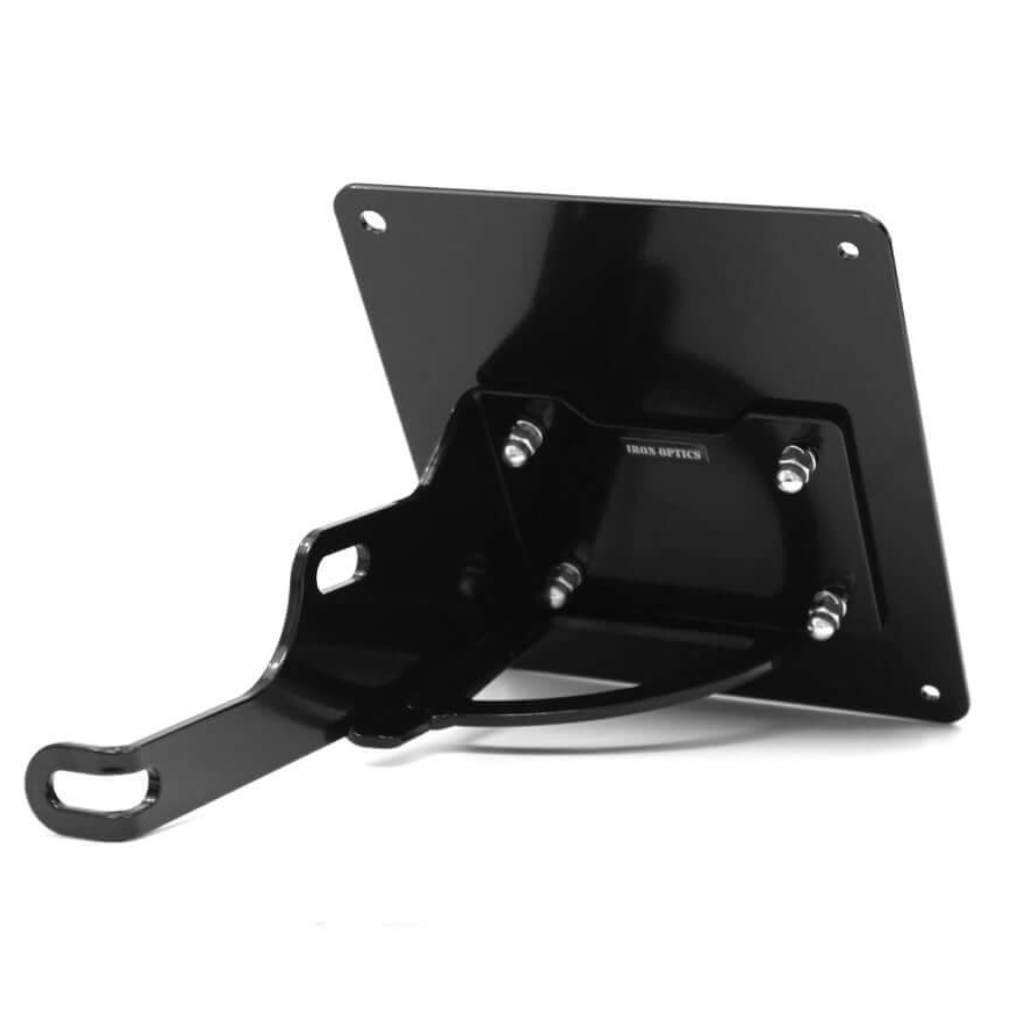 Titular característico brevemente en el costado | Cruz