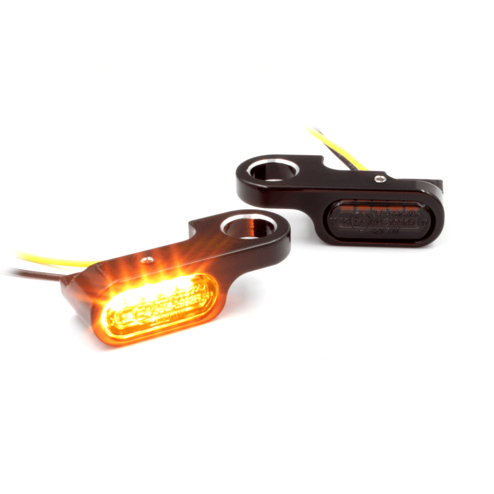 SMD Lenkerarmaturen Blinker IOMP - TIG || Konzipiert für: Harley-Davidson V-Rod Bj. 02 – 17 / Touring Bj. 09 – 20 / Softail Slim S Bj. 16 - 17 / CVO Modelle