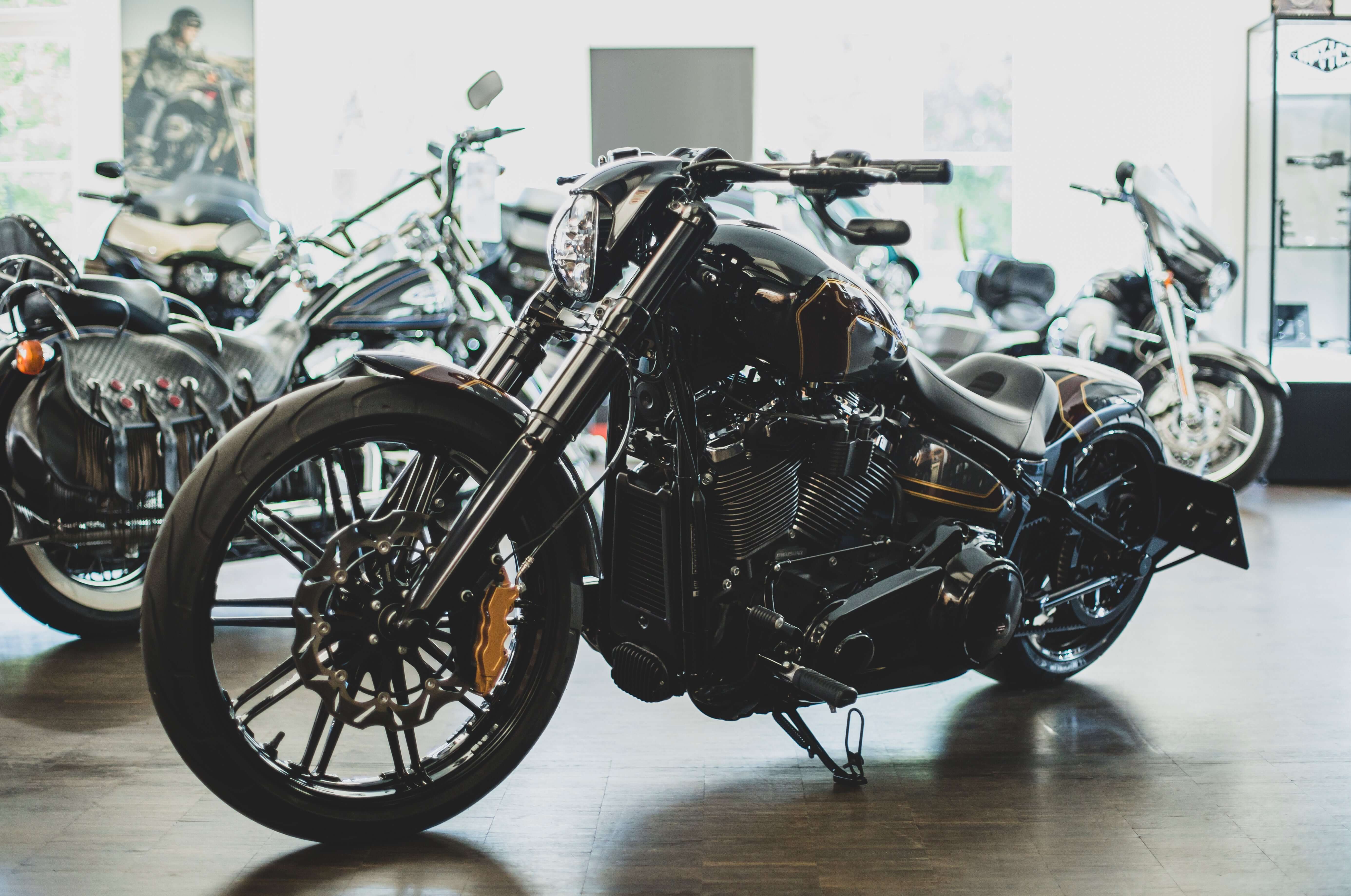 Schwingen Achsen Cover || Konzipiert für: Harley-Davidson Softail